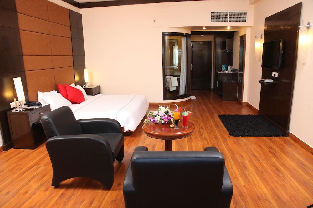 Hotel Pal Heights Бхубанешвар Екстериор снимка
