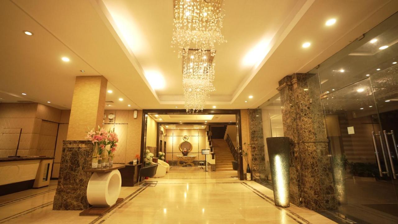 Hotel Pal Heights Бхубанешвар Екстериор снимка