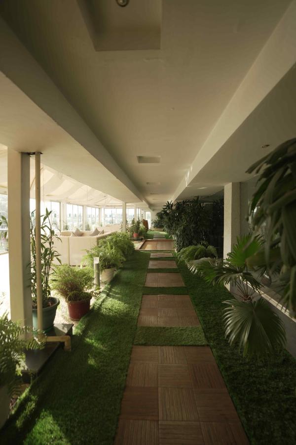 Hotel Pal Heights Бхубанешвар Екстериор снимка