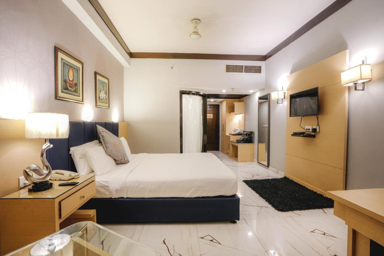 Hotel Pal Heights Бхубанешвар Екстериор снимка