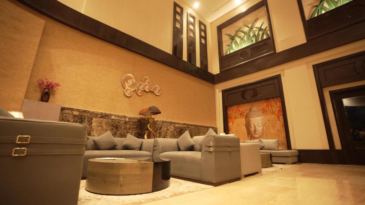 Hotel Pal Heights Бхубанешвар Екстериор снимка
