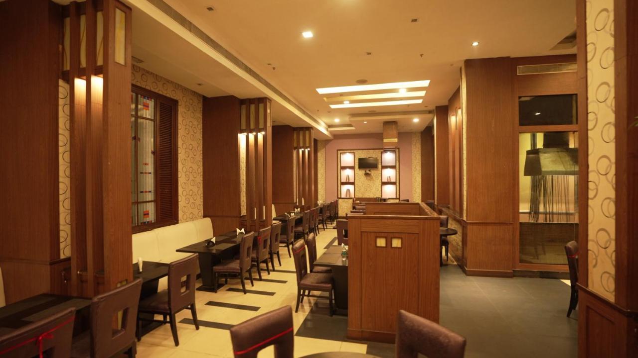 Hotel Pal Heights Бхубанешвар Екстериор снимка