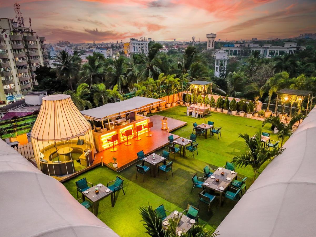 Hotel Pal Heights Бхубанешвар Екстериор снимка