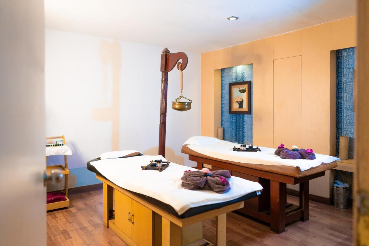 Hotel Pal Heights Бхубанешвар Екстериор снимка
