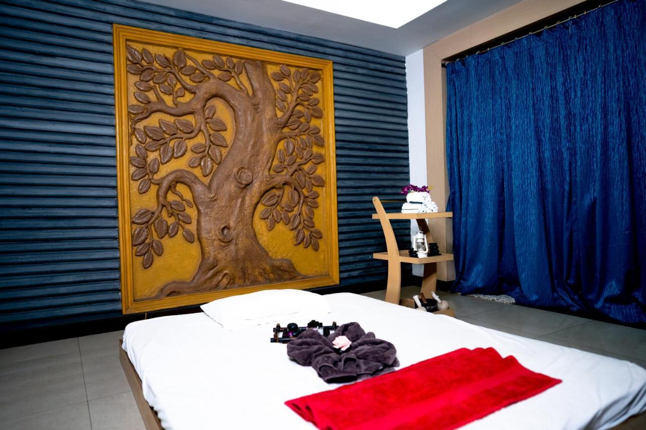 Hotel Pal Heights Бхубанешвар Екстериор снимка
