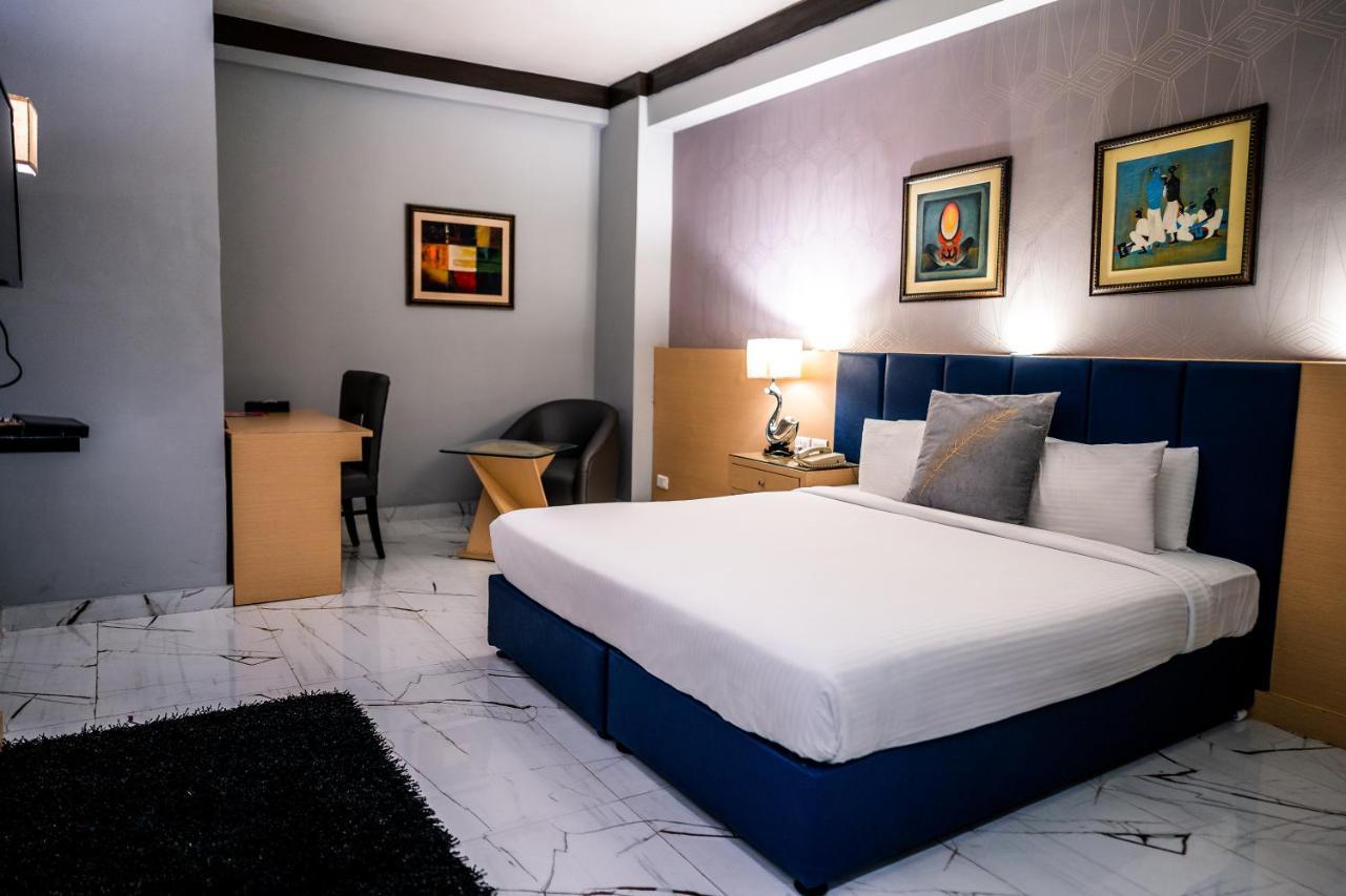 Hotel Pal Heights Бхубанешвар Екстериор снимка