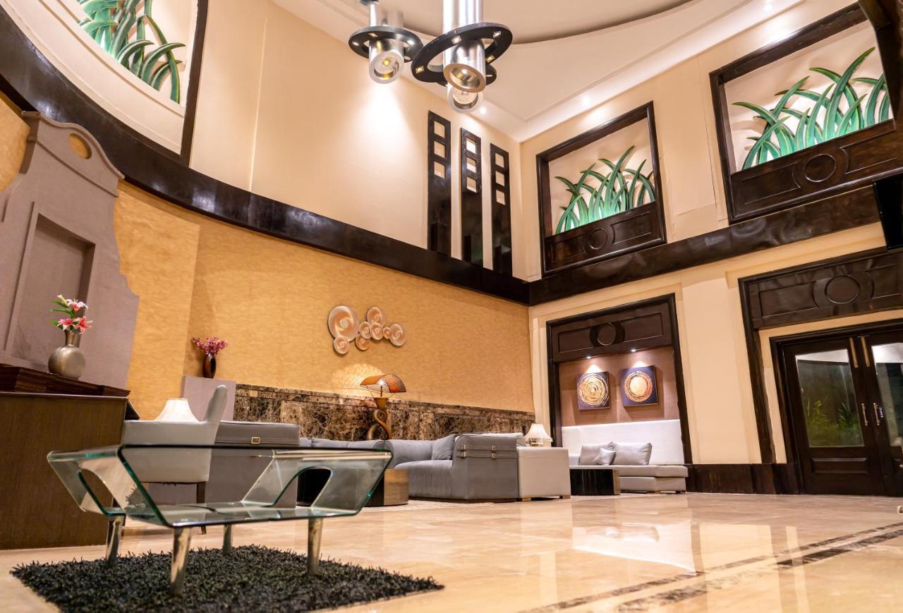 Hotel Pal Heights Бхубанешвар Екстериор снимка