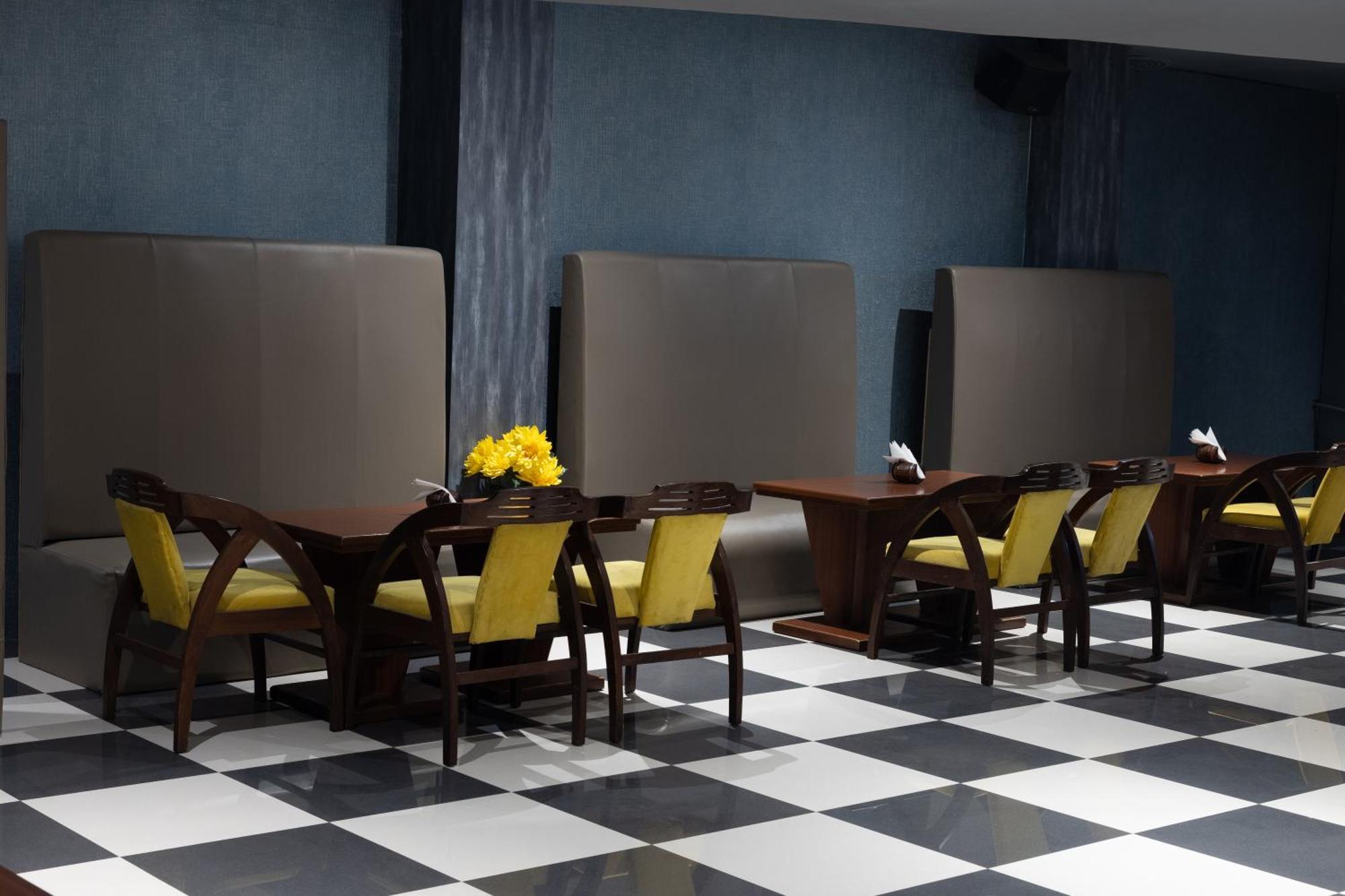 Hotel Pal Heights Бхубанешвар Екстериор снимка