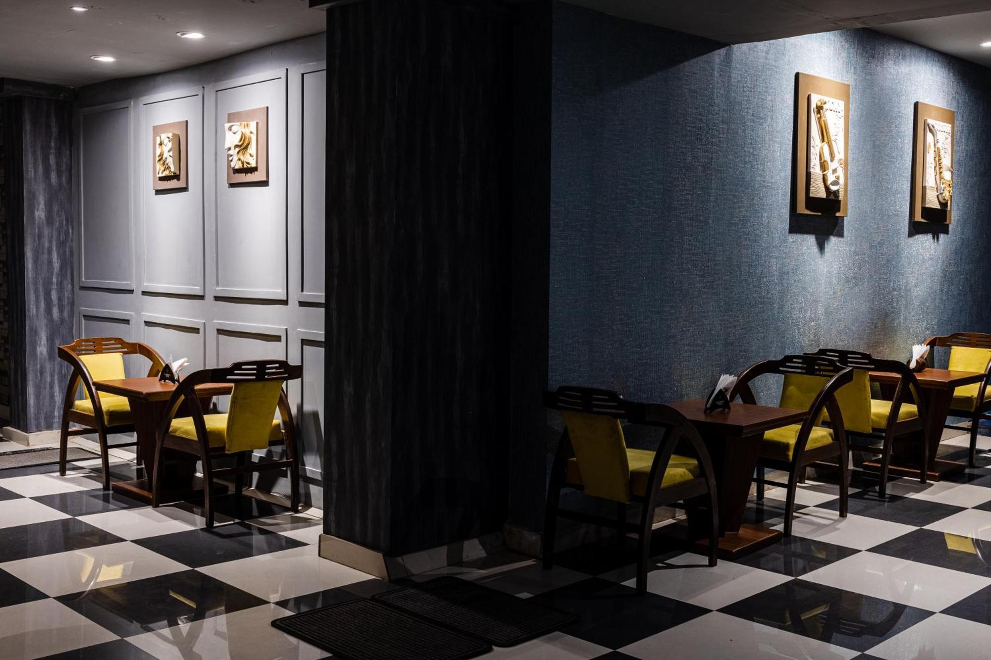 Hotel Pal Heights Бхубанешвар Екстериор снимка