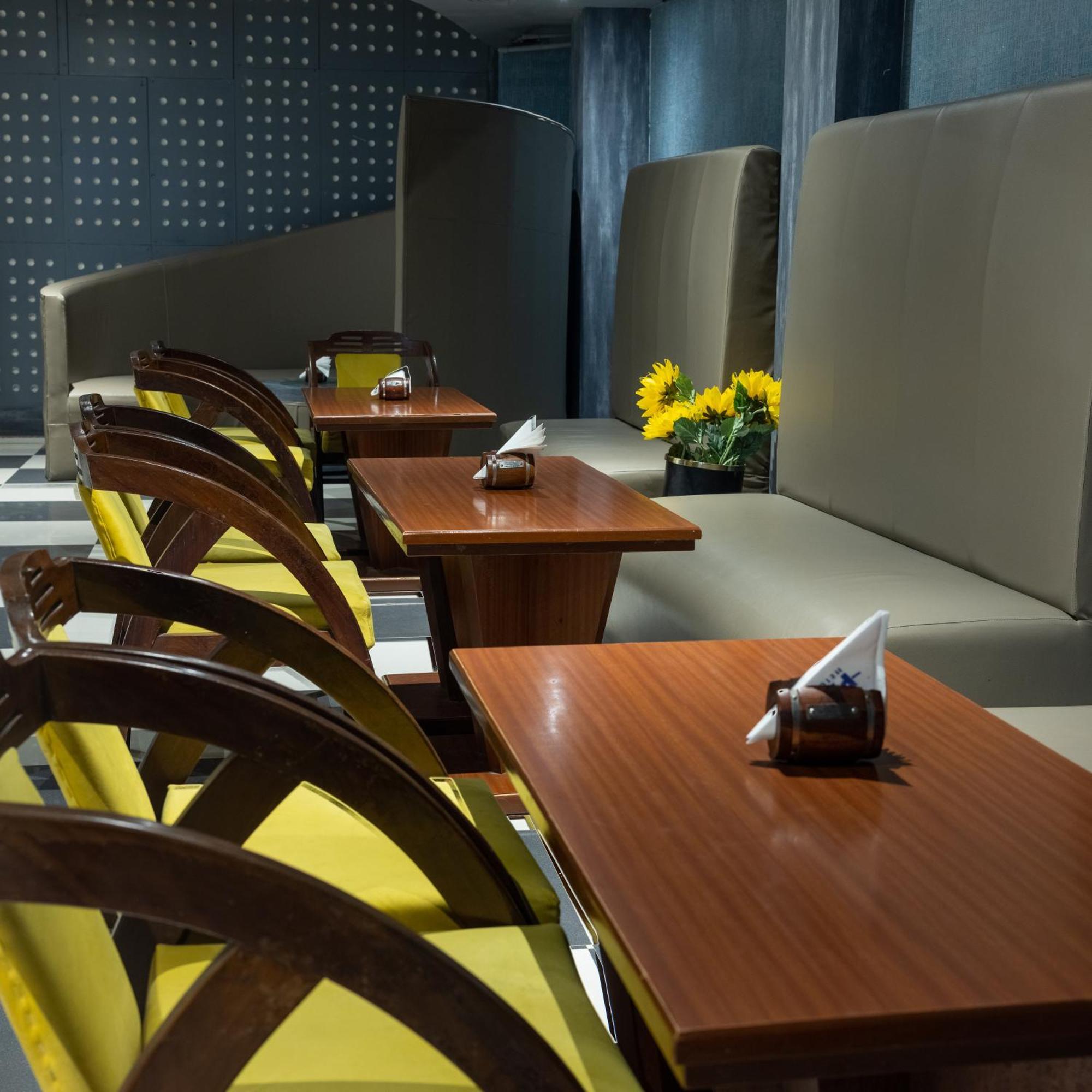 Hotel Pal Heights Бхубанешвар Екстериор снимка