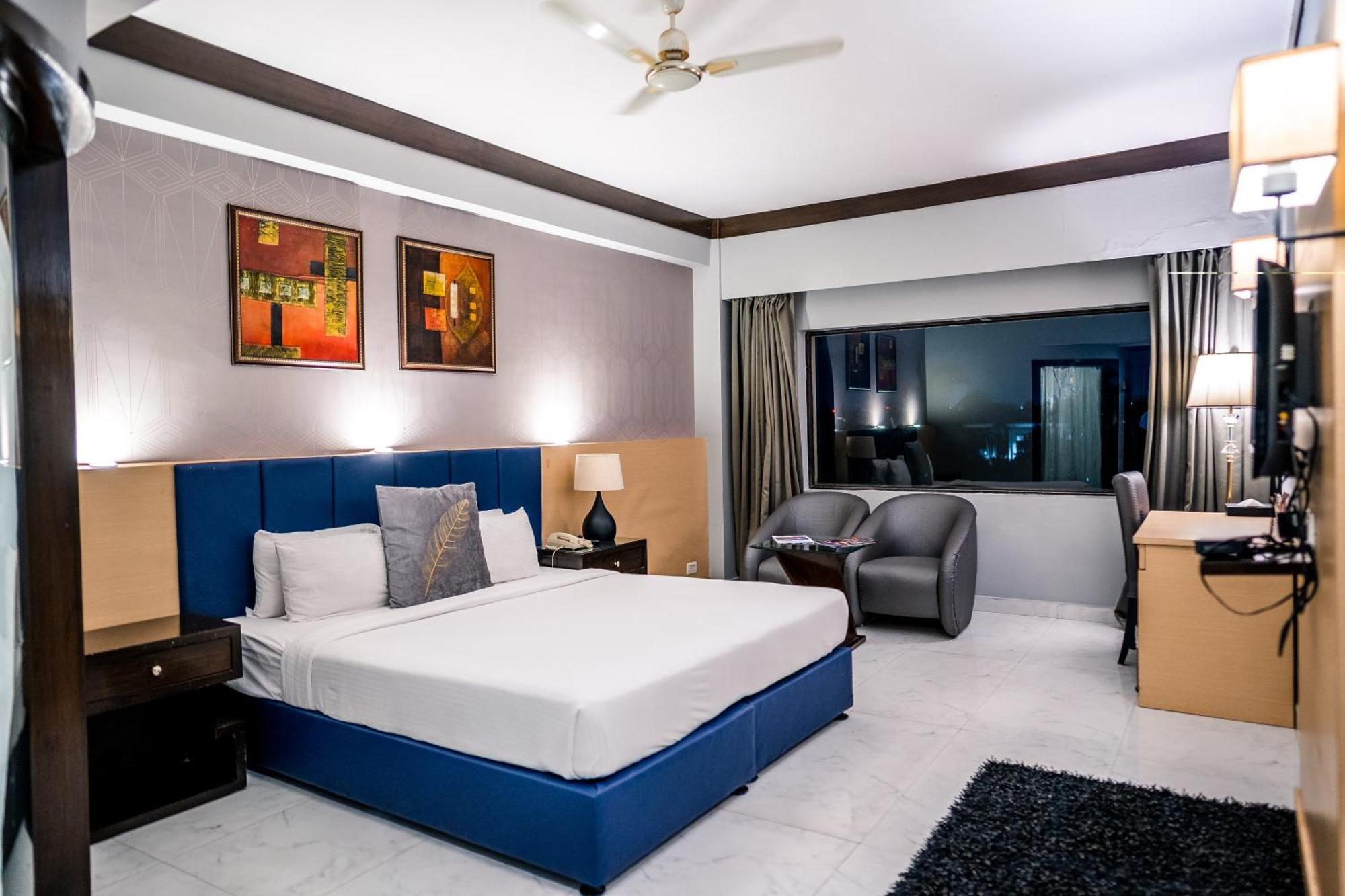 Hotel Pal Heights Бхубанешвар Екстериор снимка