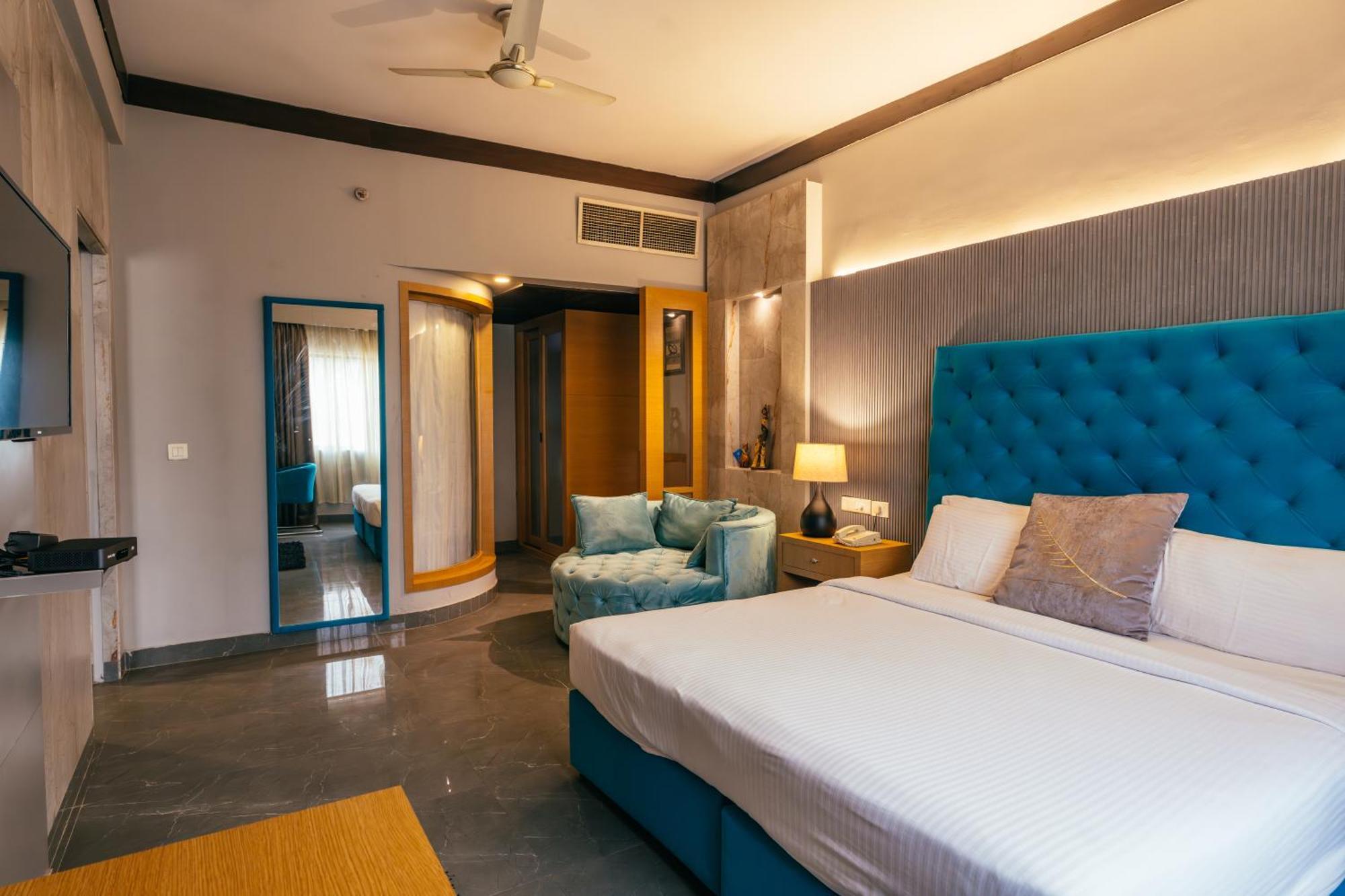 Hotel Pal Heights Бхубанешвар Екстериор снимка