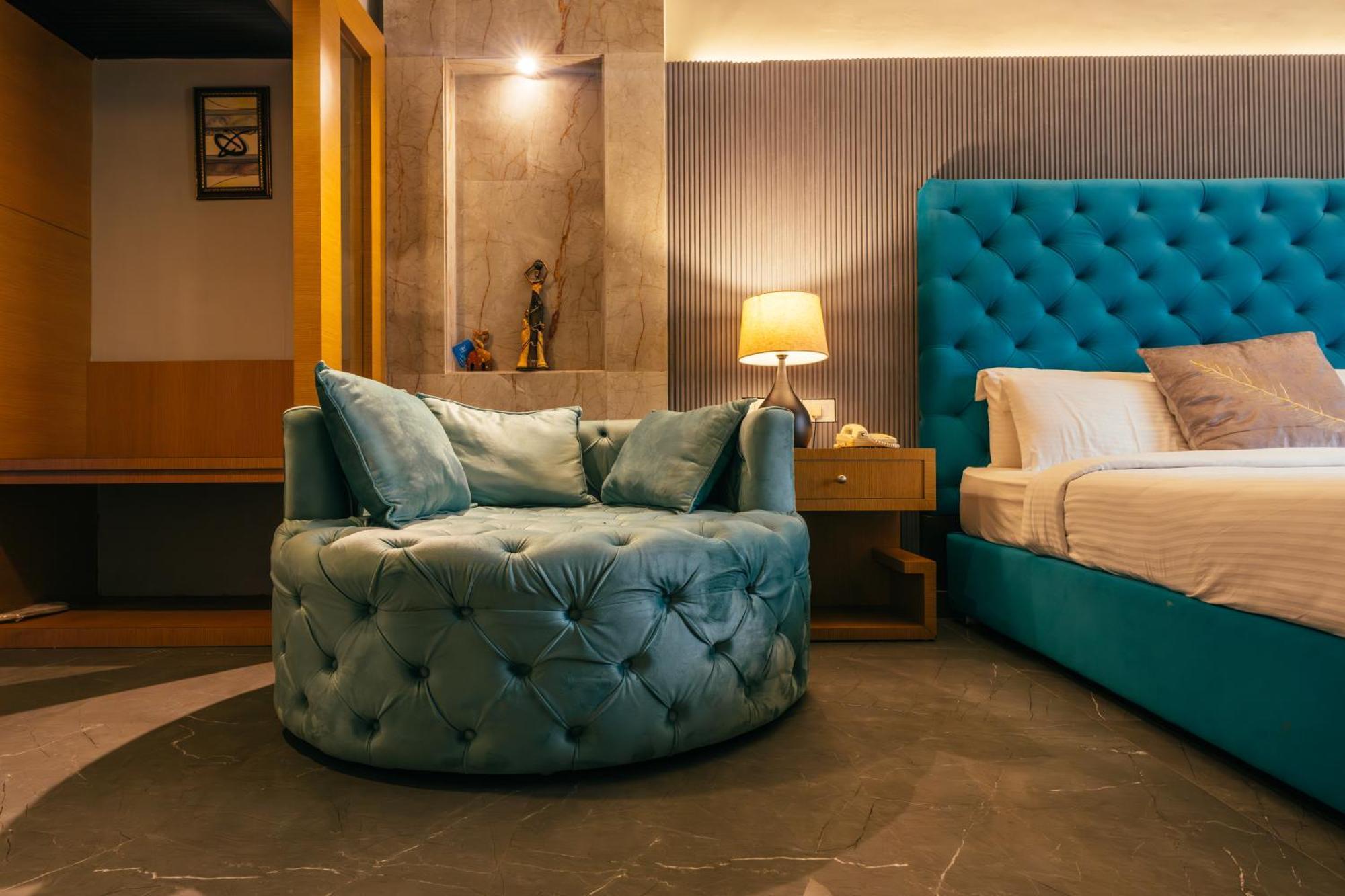 Hotel Pal Heights Бхубанешвар Екстериор снимка