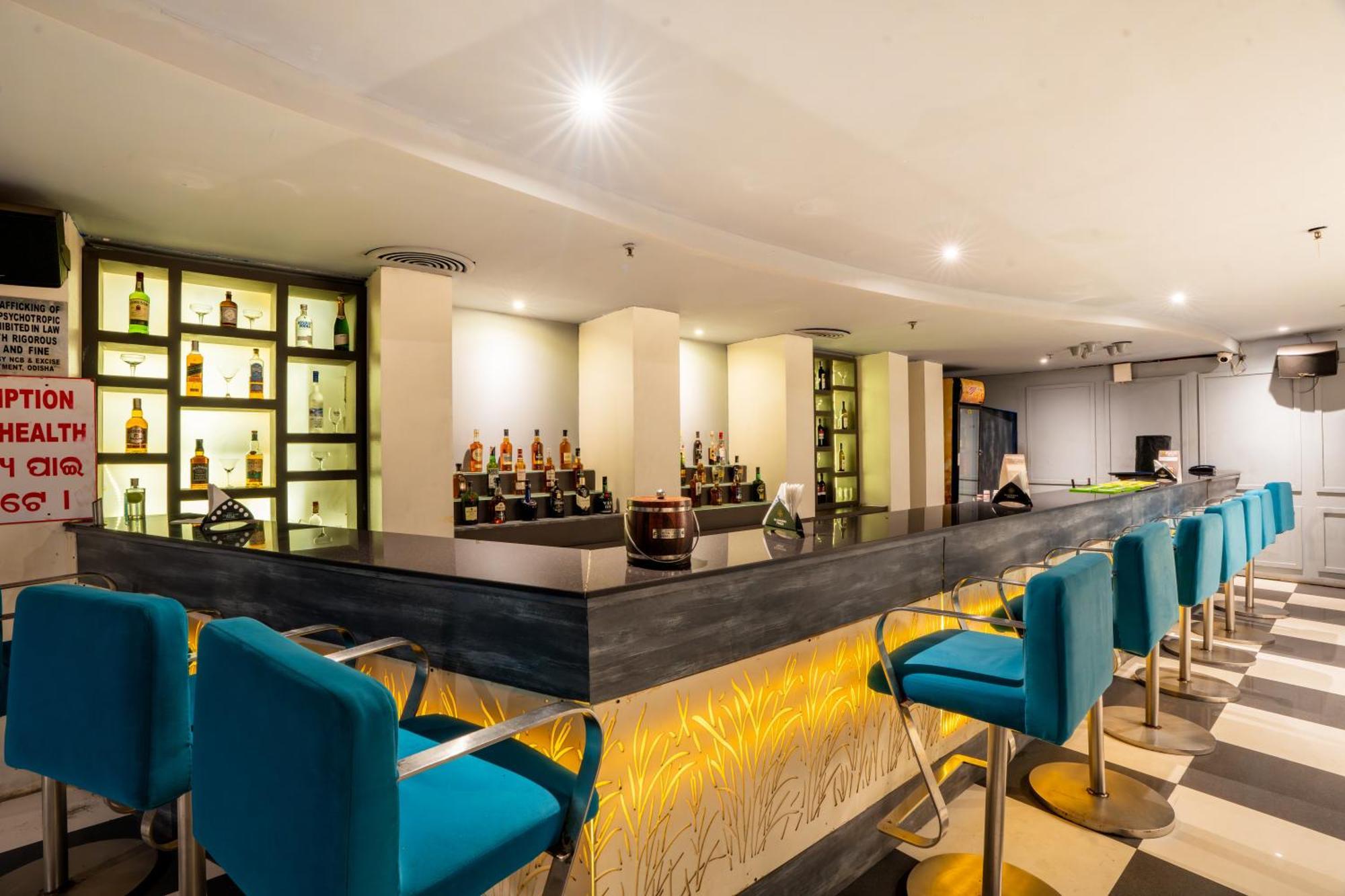 Hotel Pal Heights Бхубанешвар Екстериор снимка