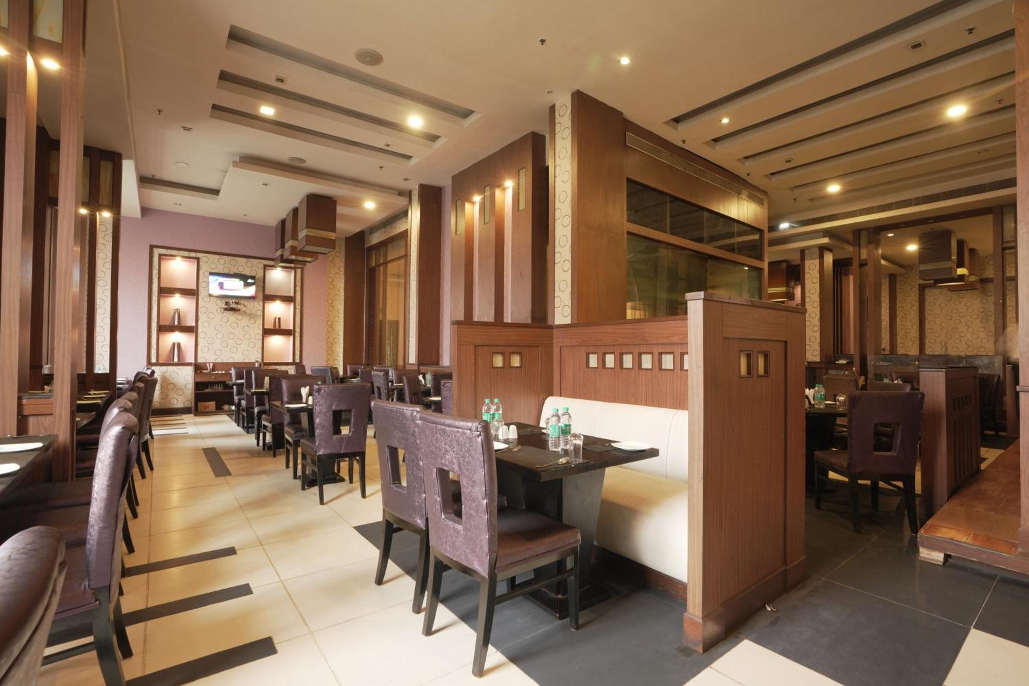Hotel Pal Heights Бхубанешвар Екстериор снимка