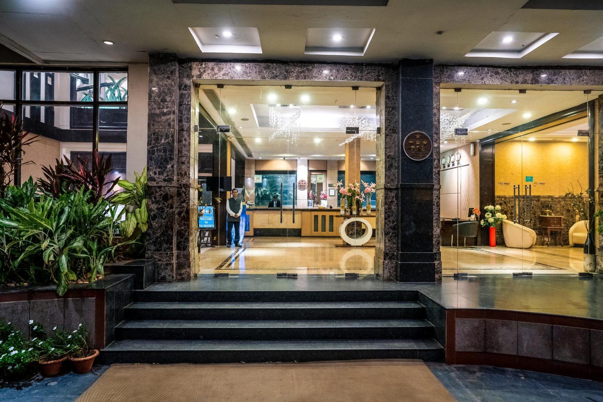 Hotel Pal Heights Бхубанешвар Екстериор снимка