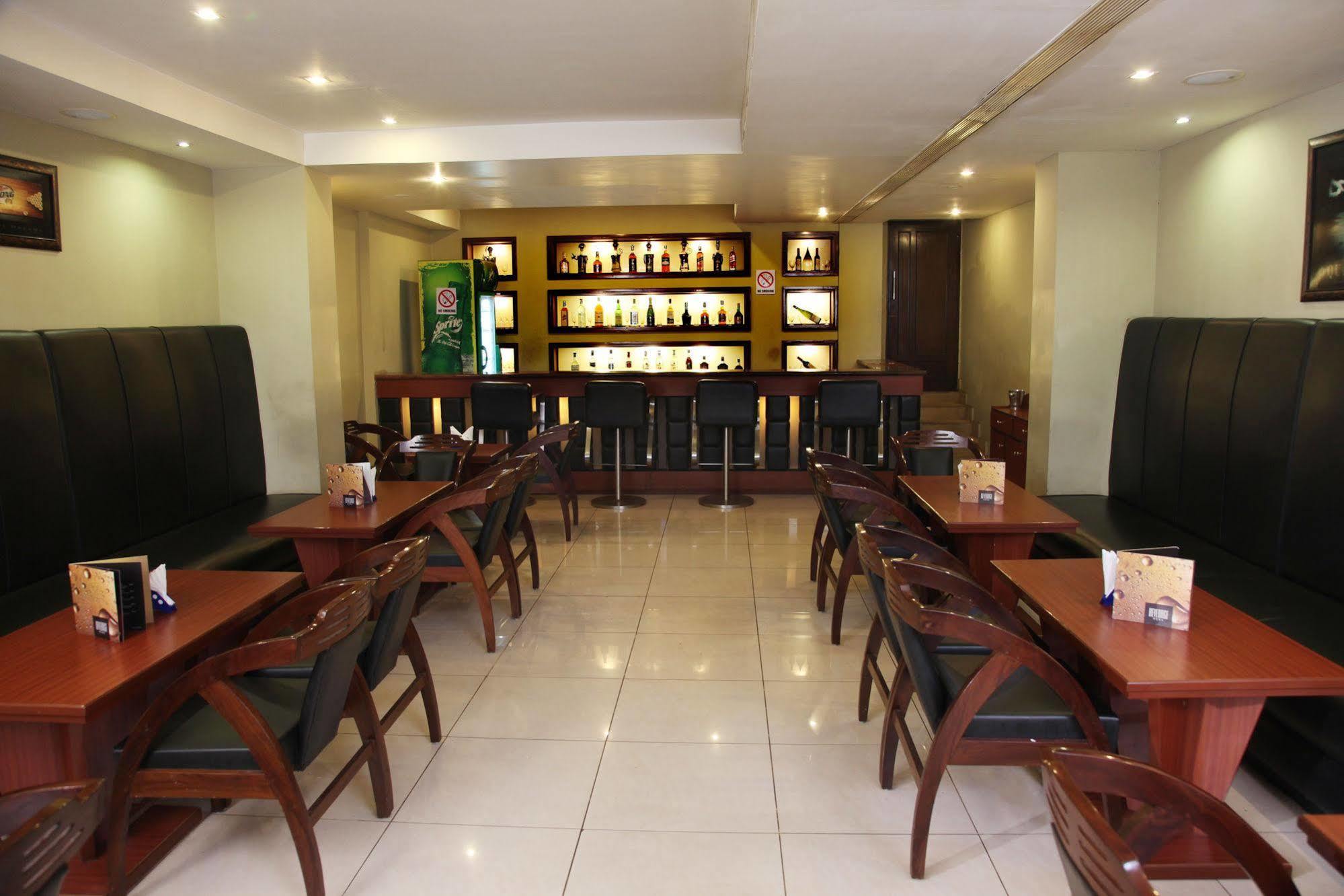 Hotel Pal Heights Бхубанешвар Екстериор снимка