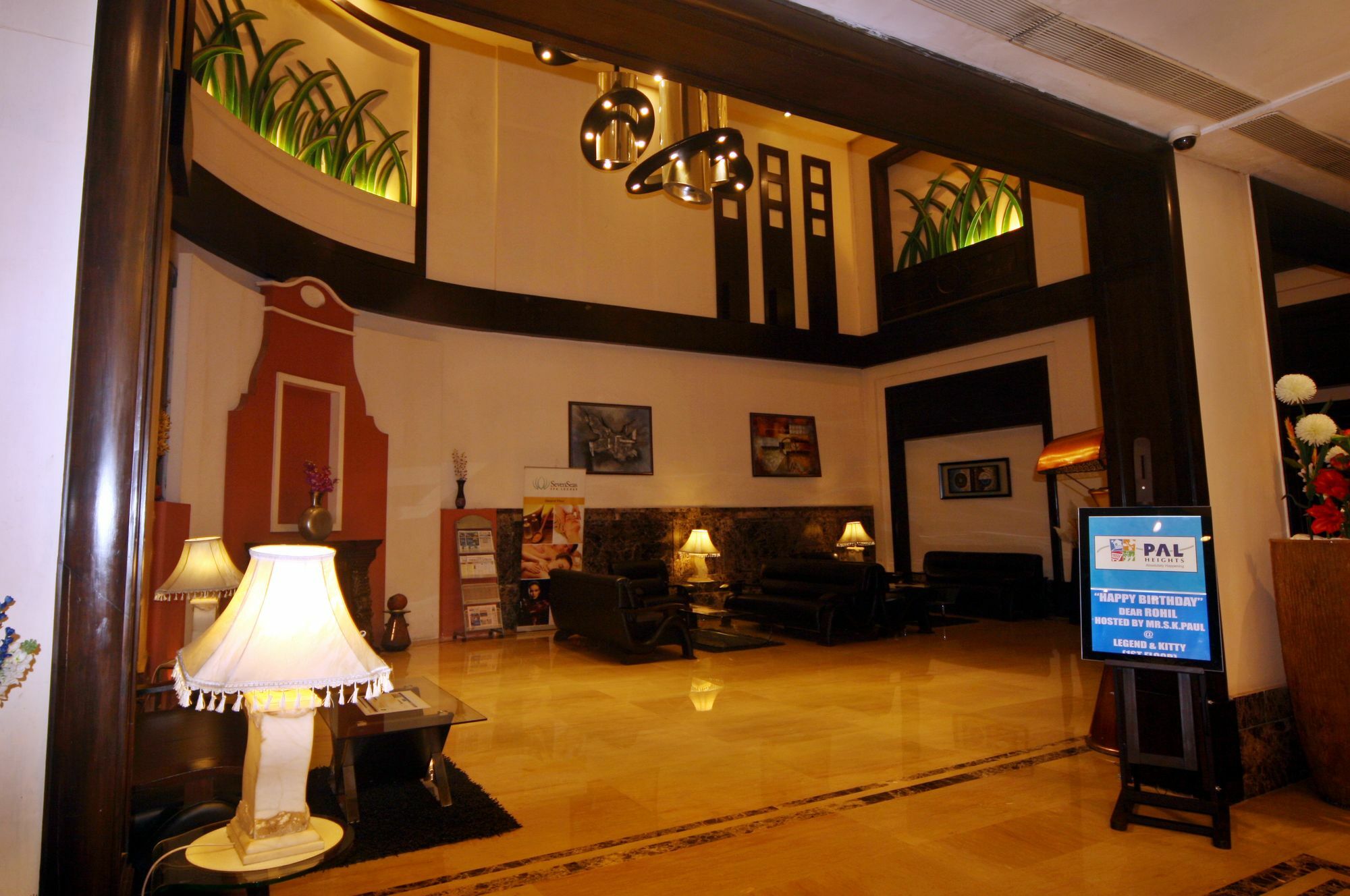 Hotel Pal Heights Бхубанешвар Екстериор снимка